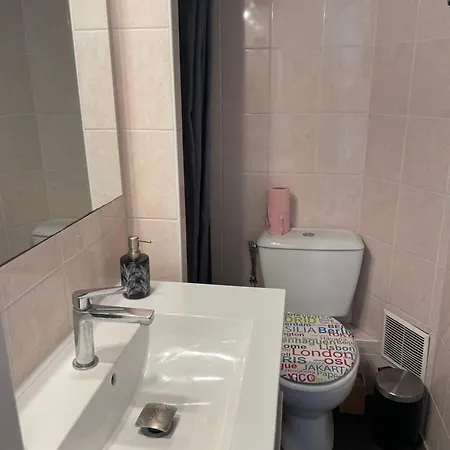 Studio Plein Coeur Juan Les Pins 3 Min A Pied De La Plage Antibes